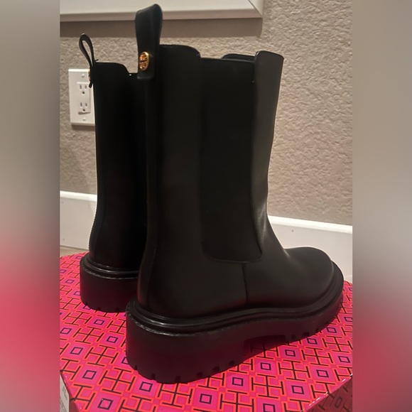 $428 Tory Burch Leather - Benton Boot. Boots in size 9.5 - Picture 2 of 6